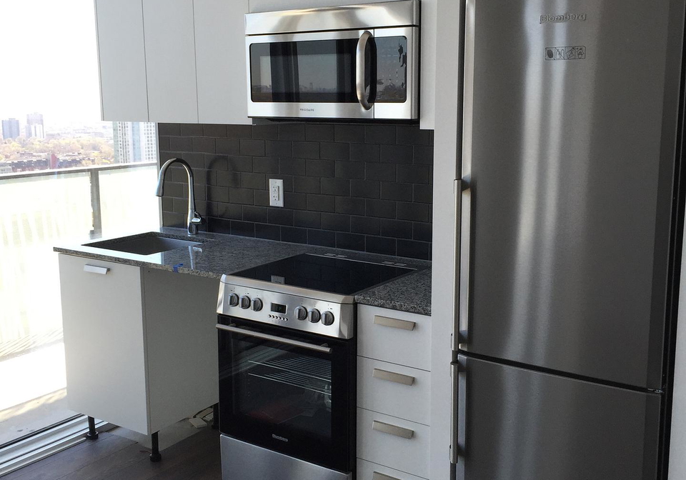 42-charles-street-e-toronto-ontario-c13064280