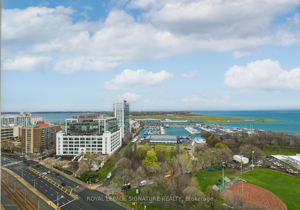 215-fort-york-boulevard-toronto-ontario-c13065152