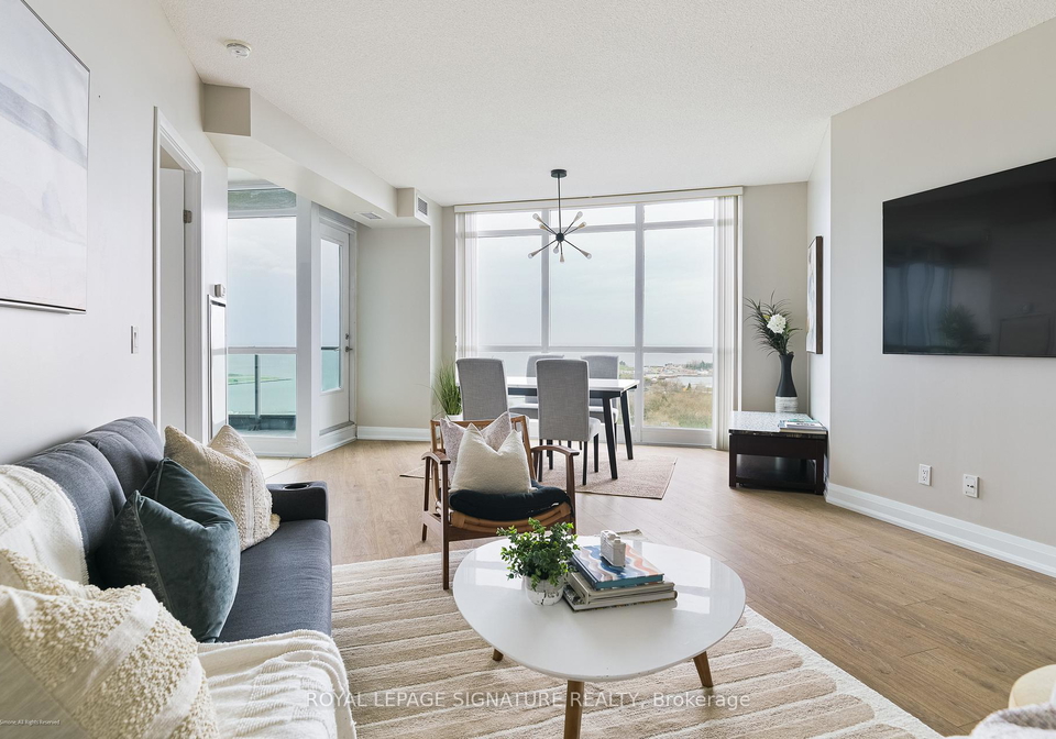 215-fort-york-boulevard-toronto-ontario-c13065152