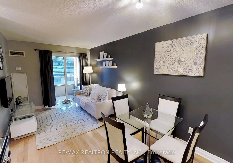 250-wellington-street-w-toronto-ontario-c13065236
