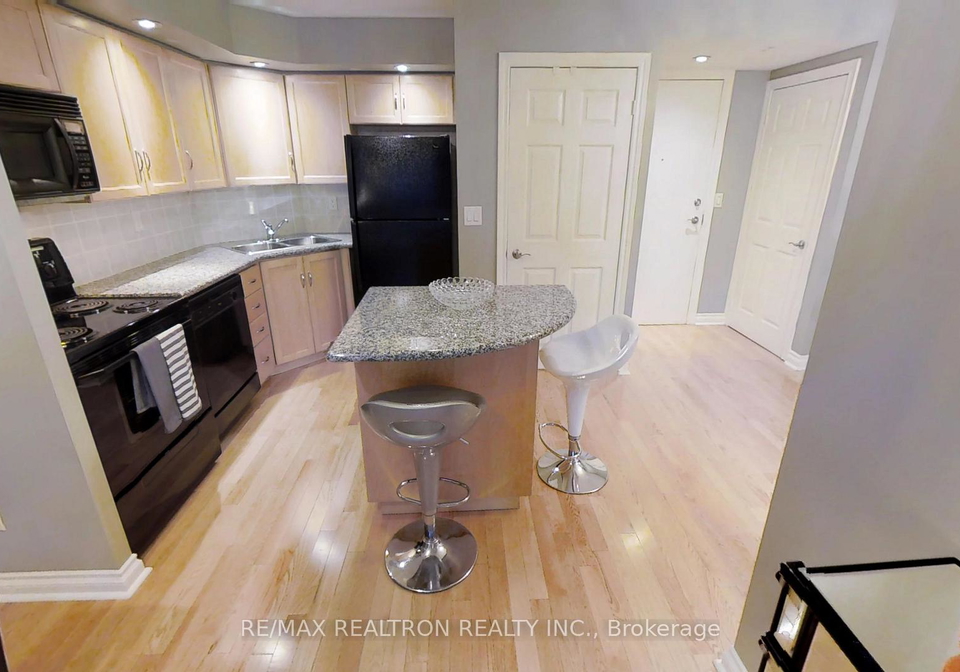 250-wellington-street-w-toronto-ontario-c13065236