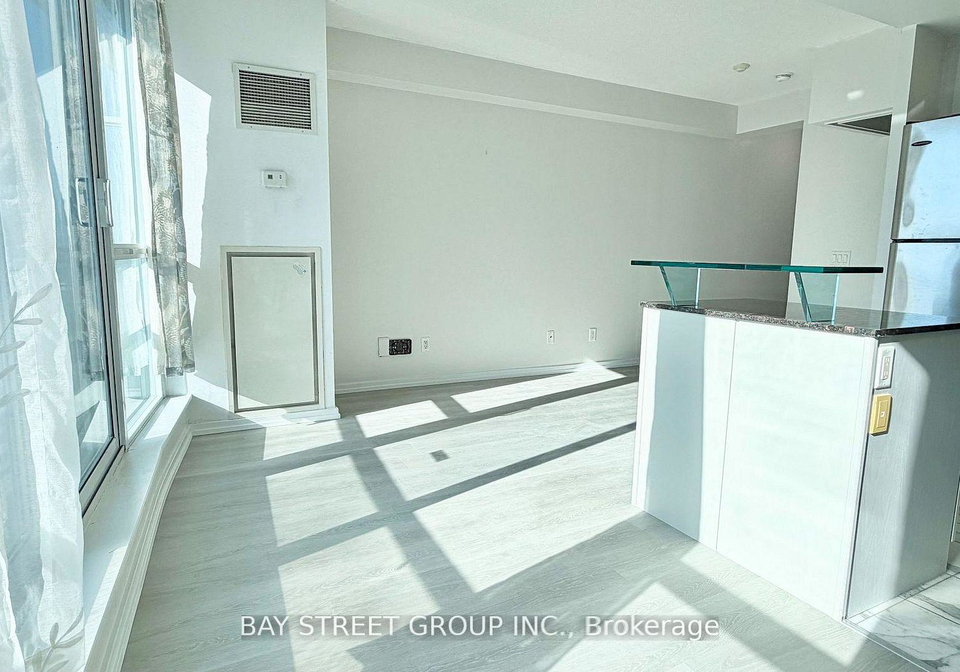 218-queens-quay-w-toronto-ontario-c13065376