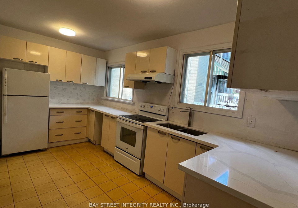 204-greenfield-avenue-north-york-ontario-c13065394