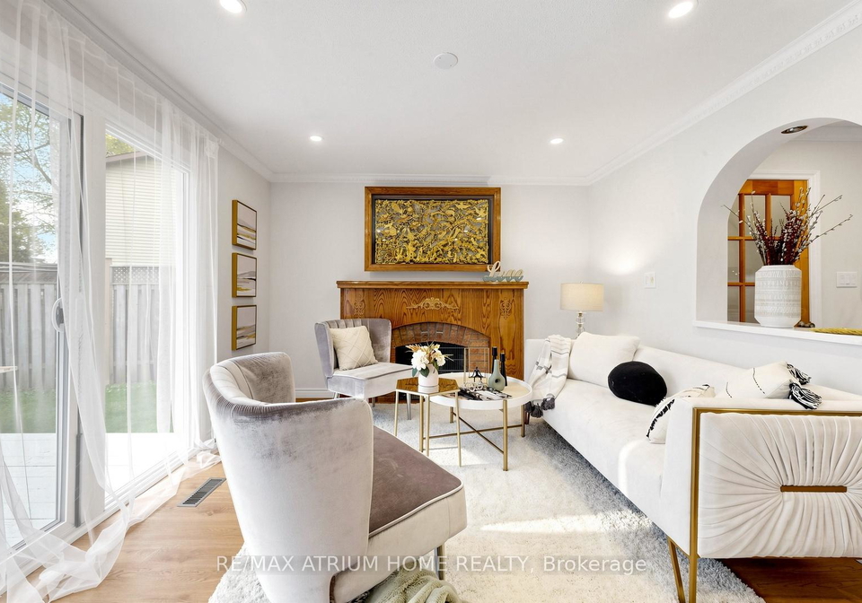 13-applegate-crescent-e-north-york-ontario-c13065504