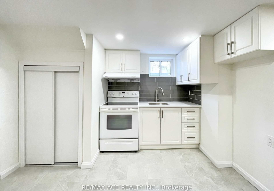 246-horsham-avenue-toronto-ontario-c13065618