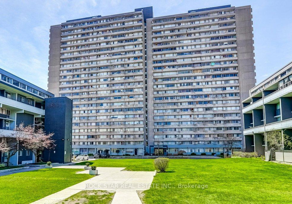 10-sunny-glenway-east-york-ontario-c13065980