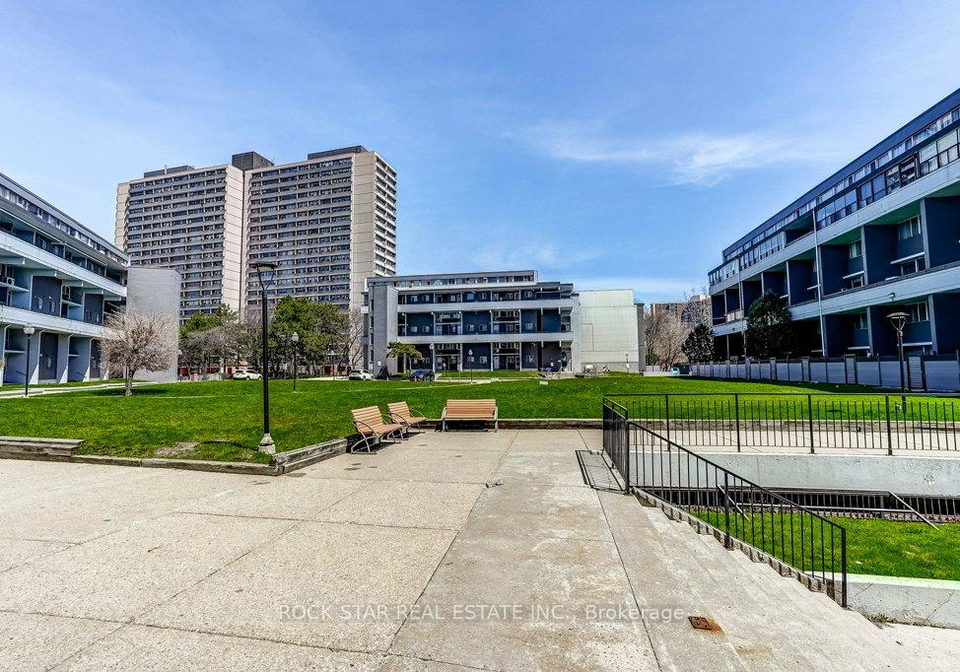 10-sunny-glenway-east-york-ontario-c13065980
