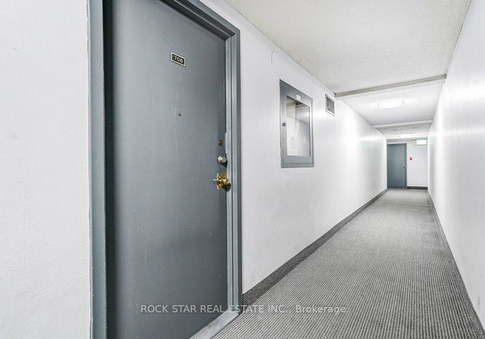 10-sunny-glenway-east-york-ontario-c13065980