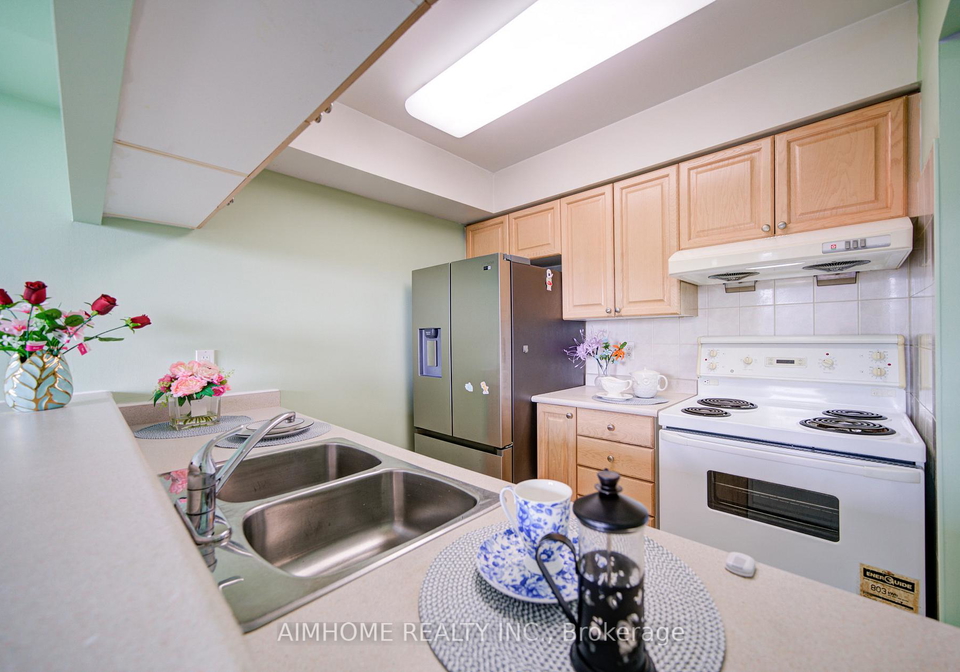 18-sommerset-way-north-york-ontario-c13066024