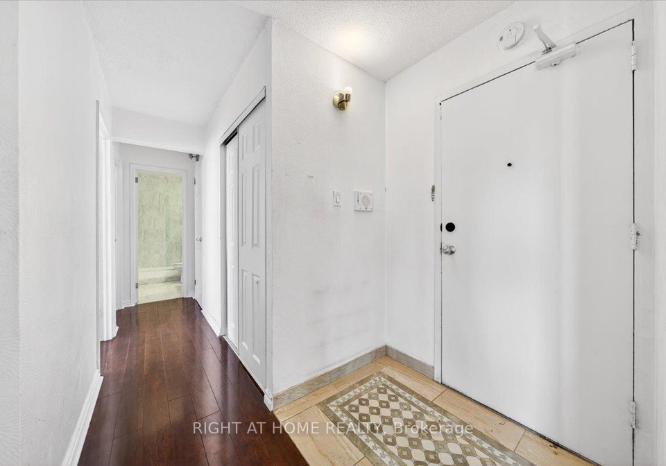 100-leeward-glenway-east-york-ontario-c13066278