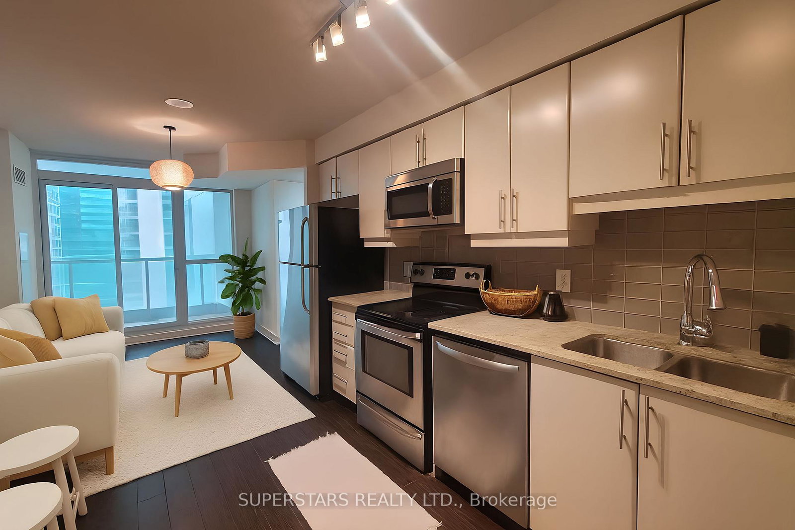 33-bay-street-toronto-ontario-c13066566