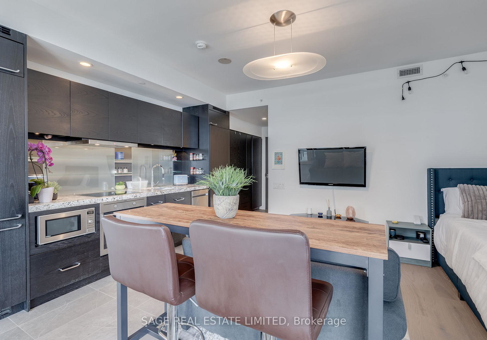 45-charles-street-e-toronto-ontario-c13066648