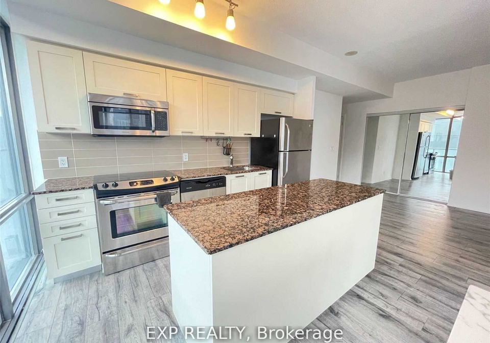 832-bay-street-toronto-ontario-c13066724
