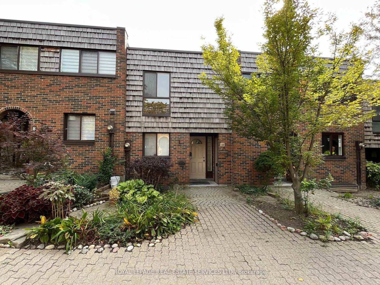10-yetta-shepway-north-york-ontario-c13067202