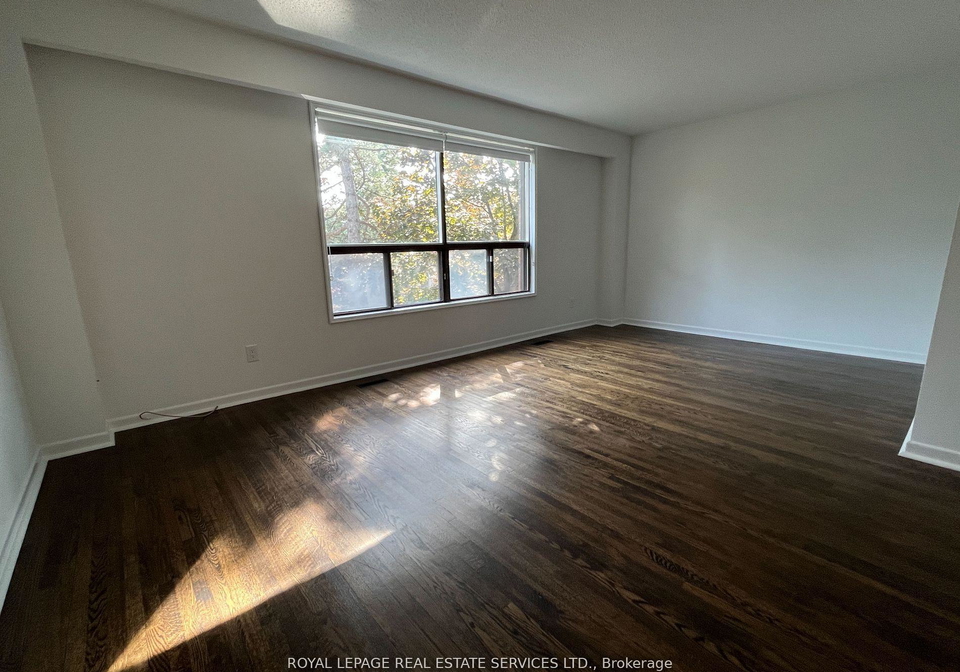 10-yetta-shepway-north-york-ontario-c13067202