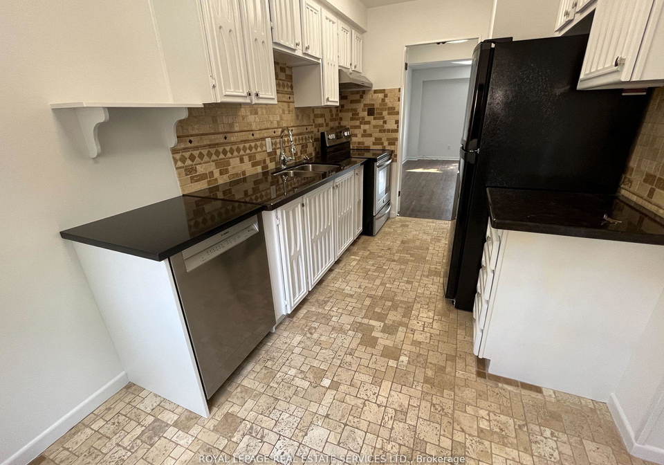 10-yetta-shepway-north-york-ontario-c13067202
