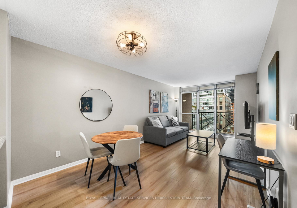 140-simcoe-street-toronto-ontario-c13067478