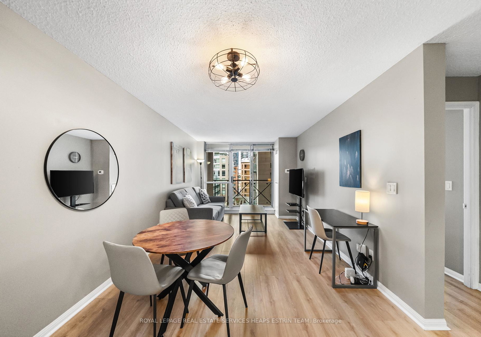 140-simcoe-street-toronto-ontario-c13067478