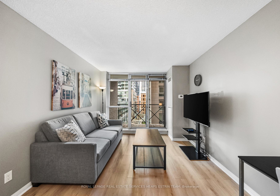 140-simcoe-street-toronto-ontario-c13067478