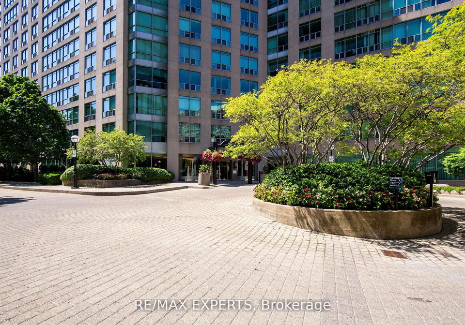 942-yonge-street-toronto-ontario-c13067802