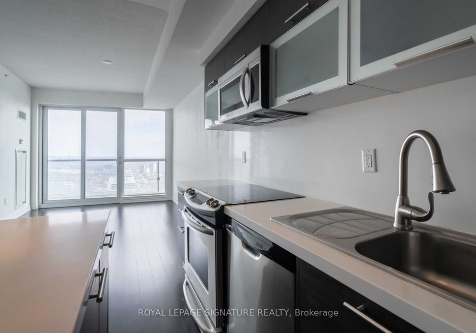 386-yonge-street-toronto-ontario-c13067960