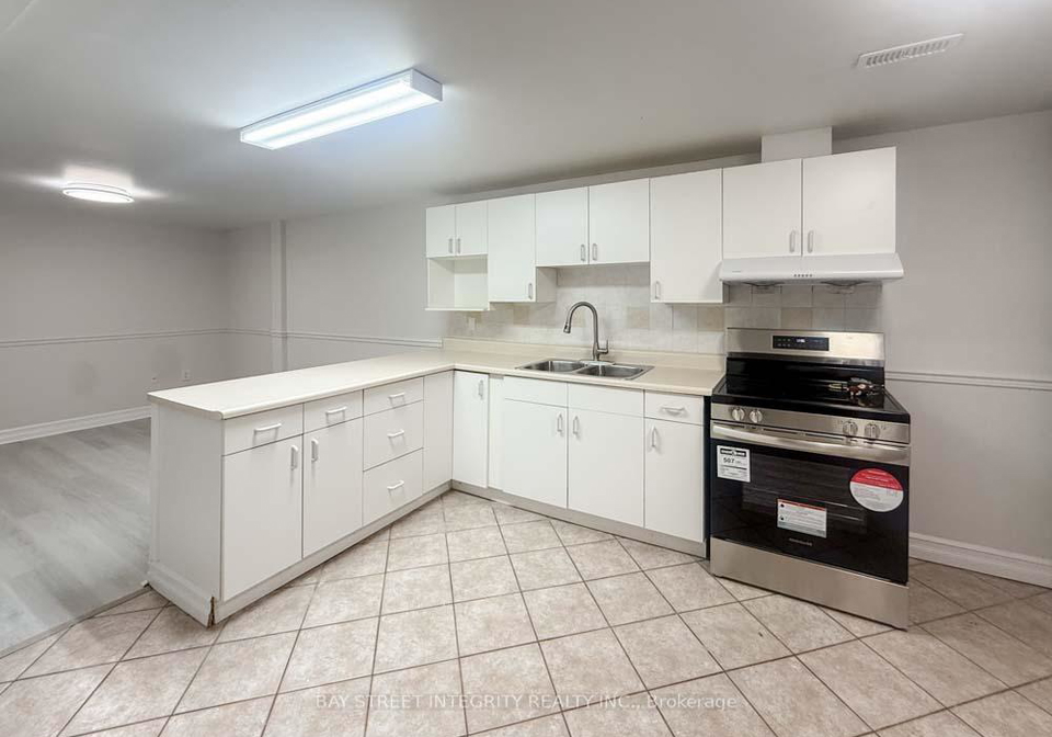 130-kingslake-road-north-york-ontario-c13067978