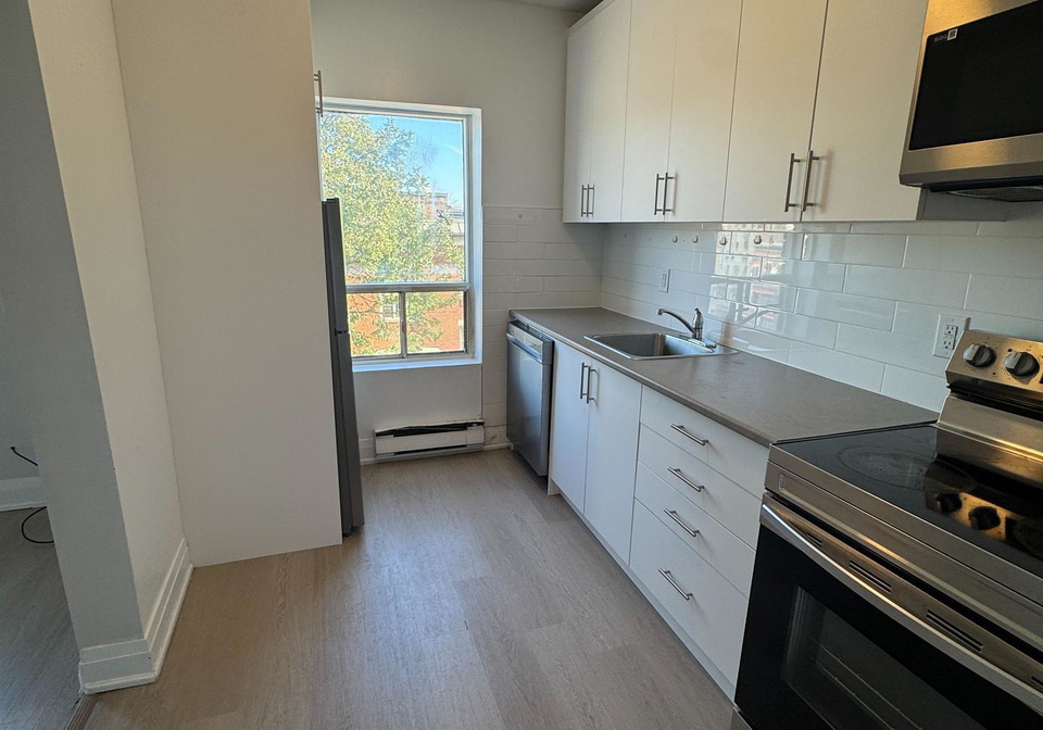 98-northcliffe-boulevard-toronto-ontario-c13068062