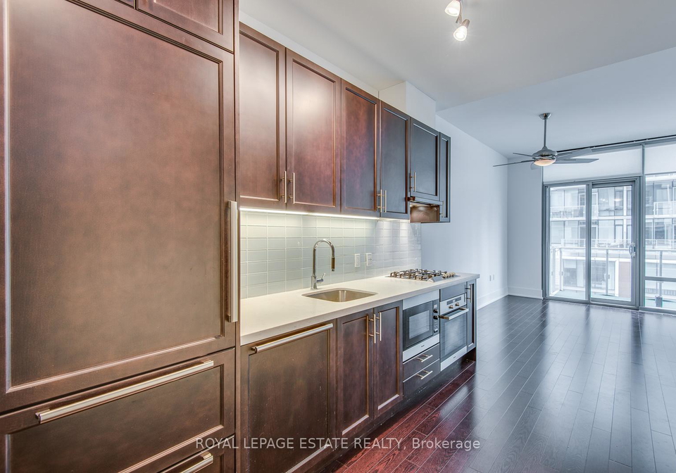 39-queens-quay-e-toronto-ontario-c13068570