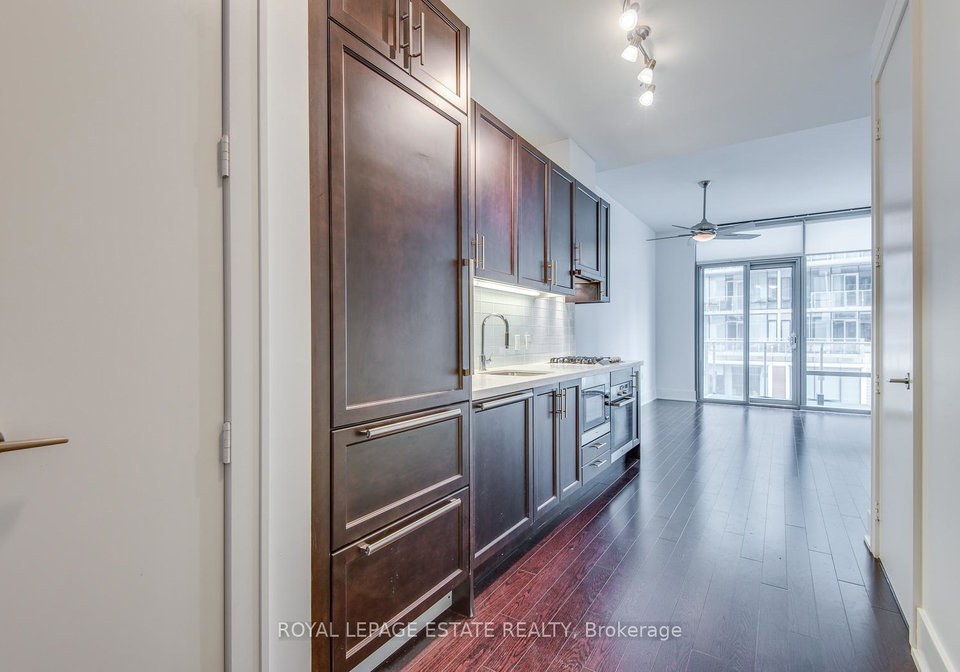 39-queens-quay-e-toronto-ontario-c13068570