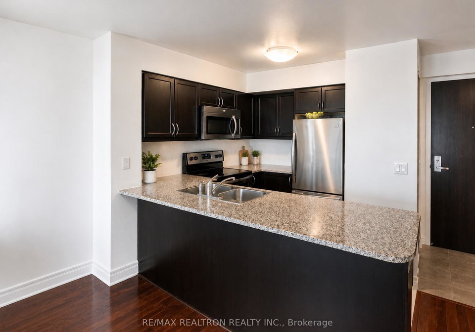19-grand-trunk-crescent-toronto-ontario-c13068596