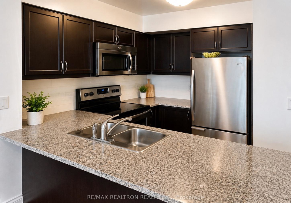 19-grand-trunk-crescent-toronto-ontario-c13068596
