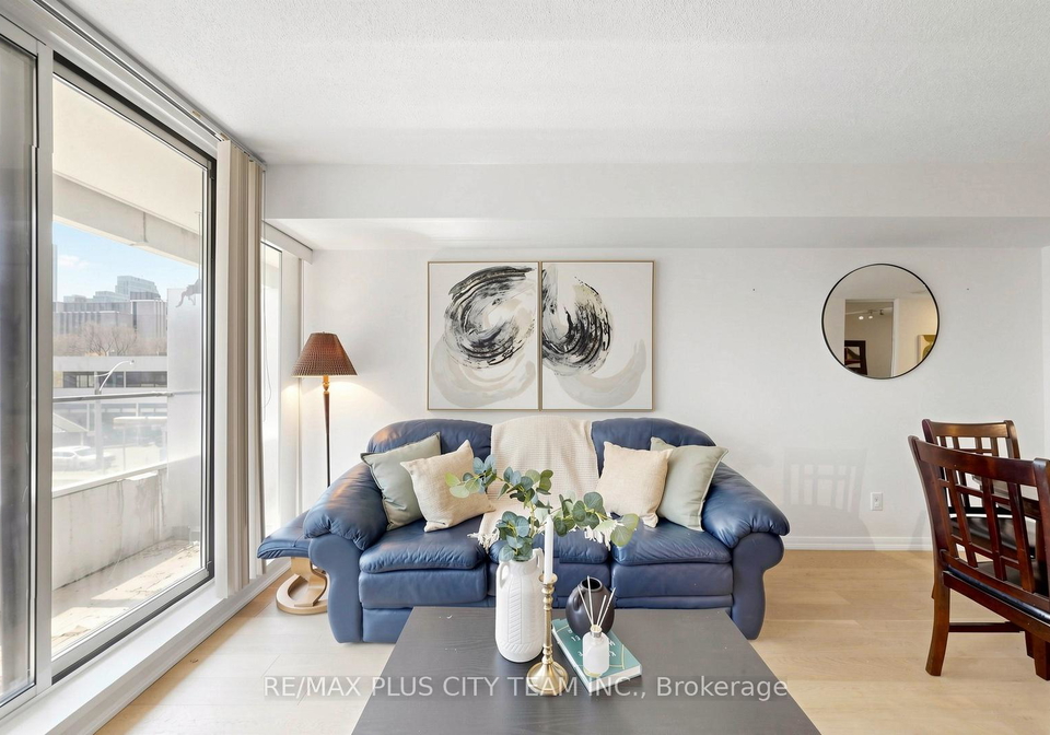 111-elizabeth-street-toronto-ontario-c13068888