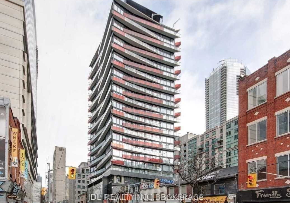 215-queen-street-w-toronto-ontario-c13069064