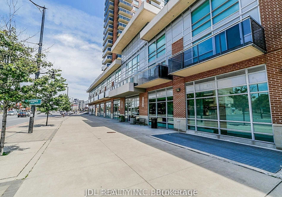 215-queen-street-w-toronto-ontario-c13069064