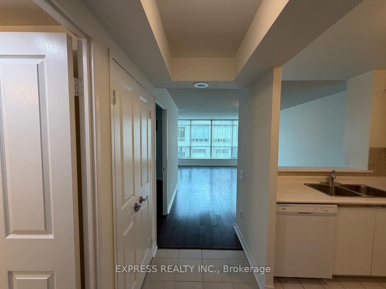 942-yonge-street-toronto-ontario-c13069080