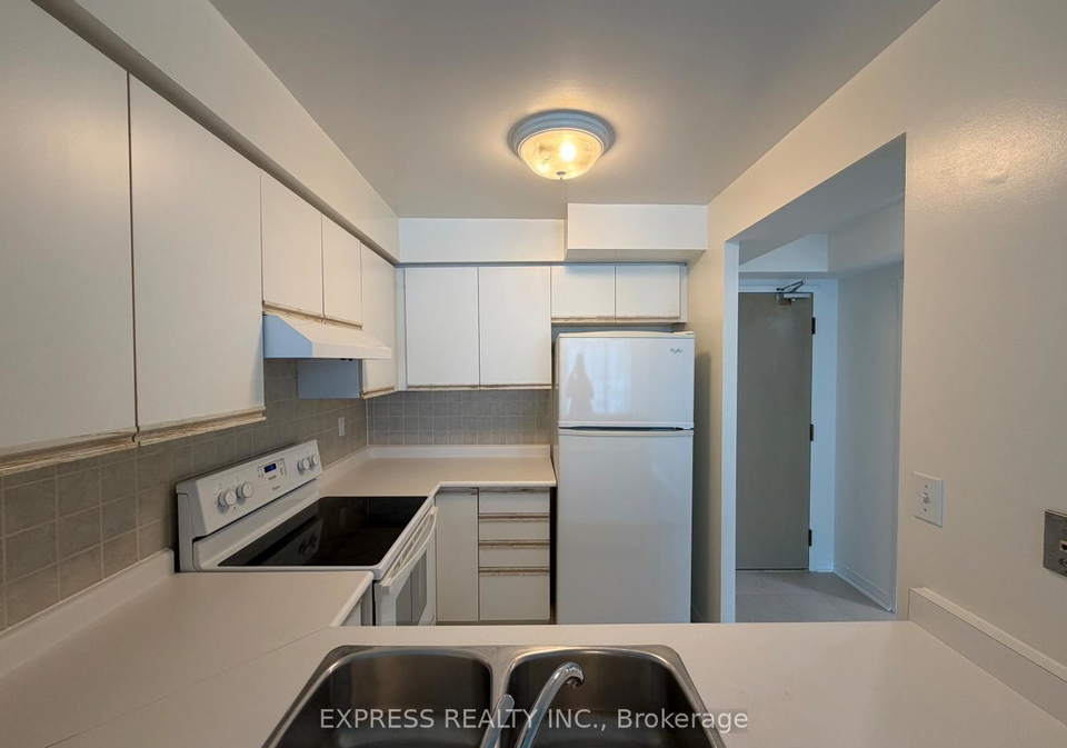 942-yonge-street-toronto-ontario-c13069080