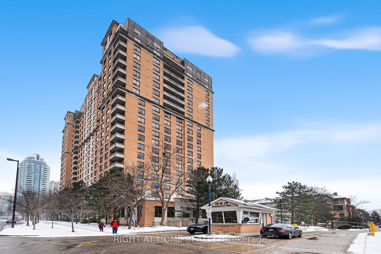 18-sommerset-way-north-york-ontario-c13069332