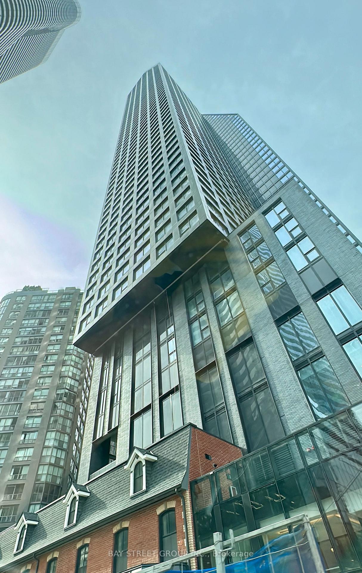 8-wellesley-street-w-toronto-ontario-c13069462