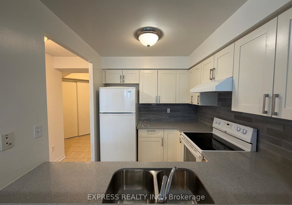 942-yonge-street-toronto-ontario-c13070060