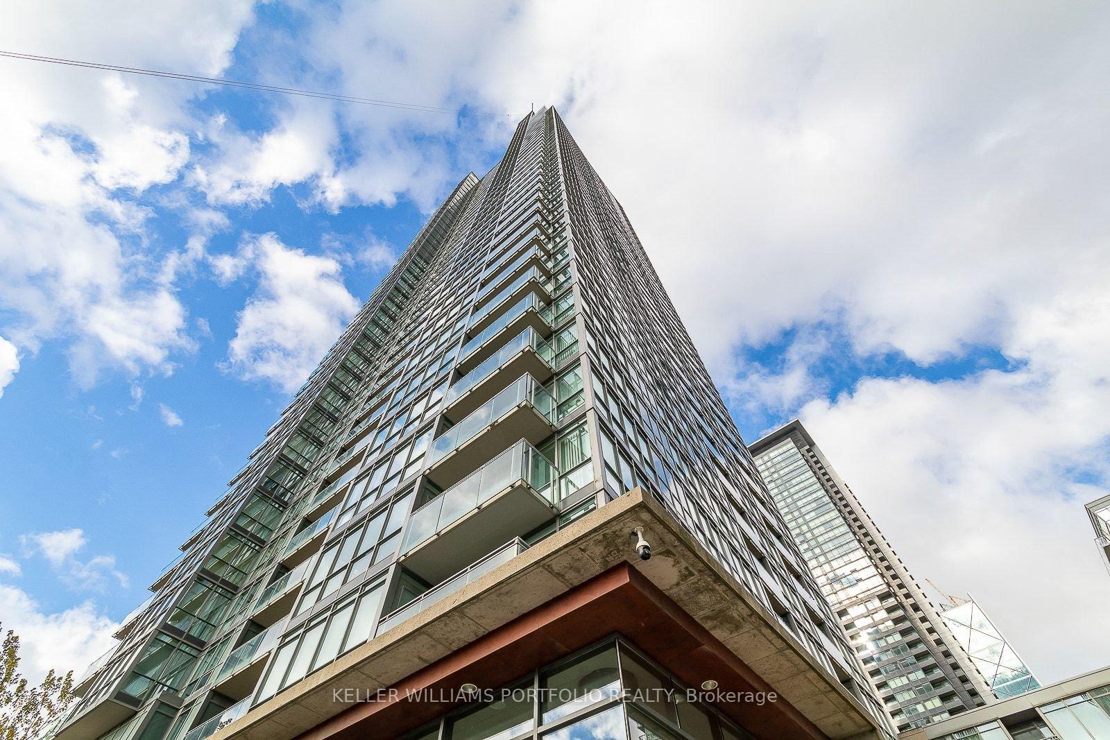 15-fort-york-boulevard-toronto-ontario-c13070062