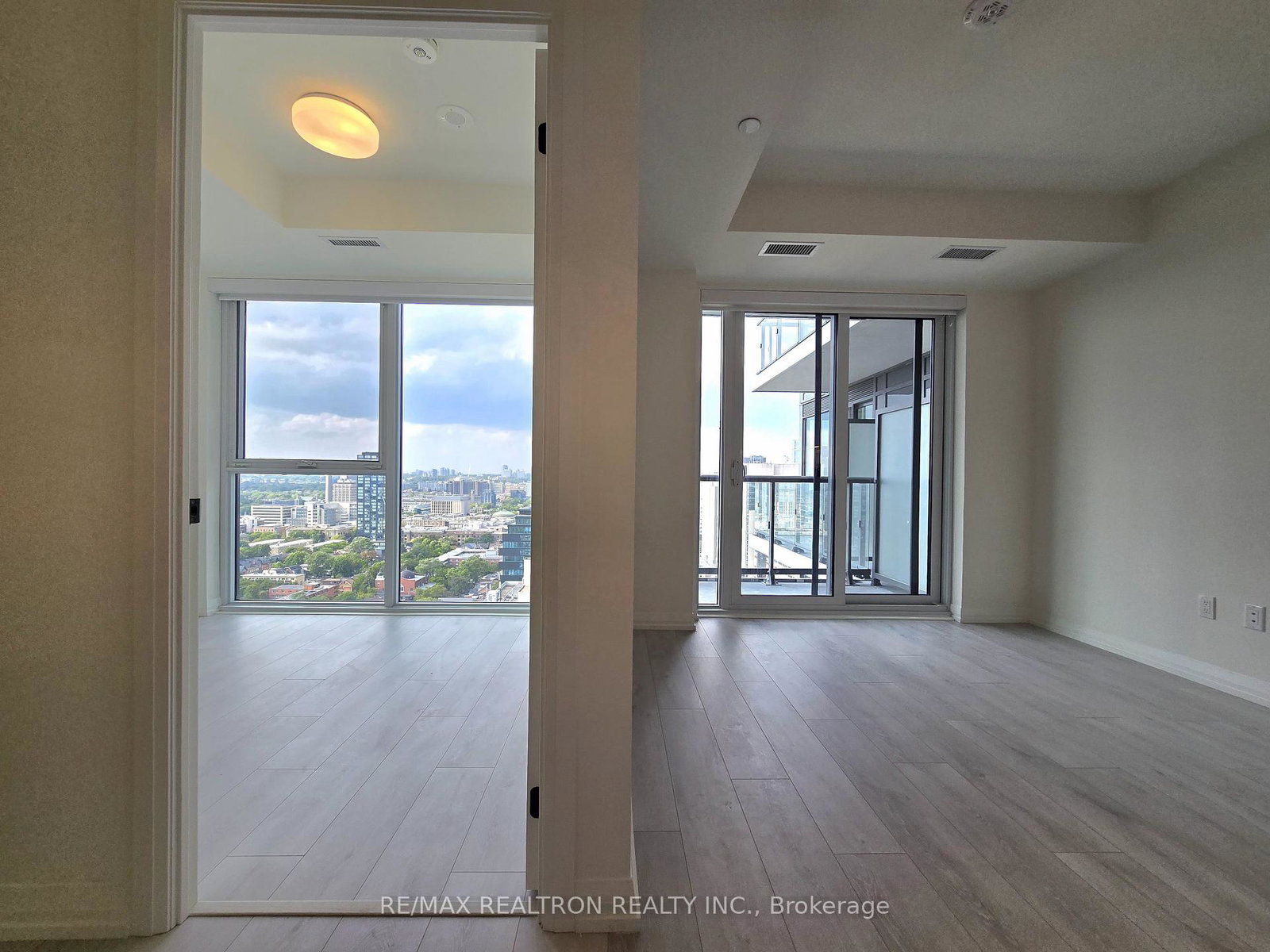 280-dundas-street-w-toronto-ontario-c13070182
