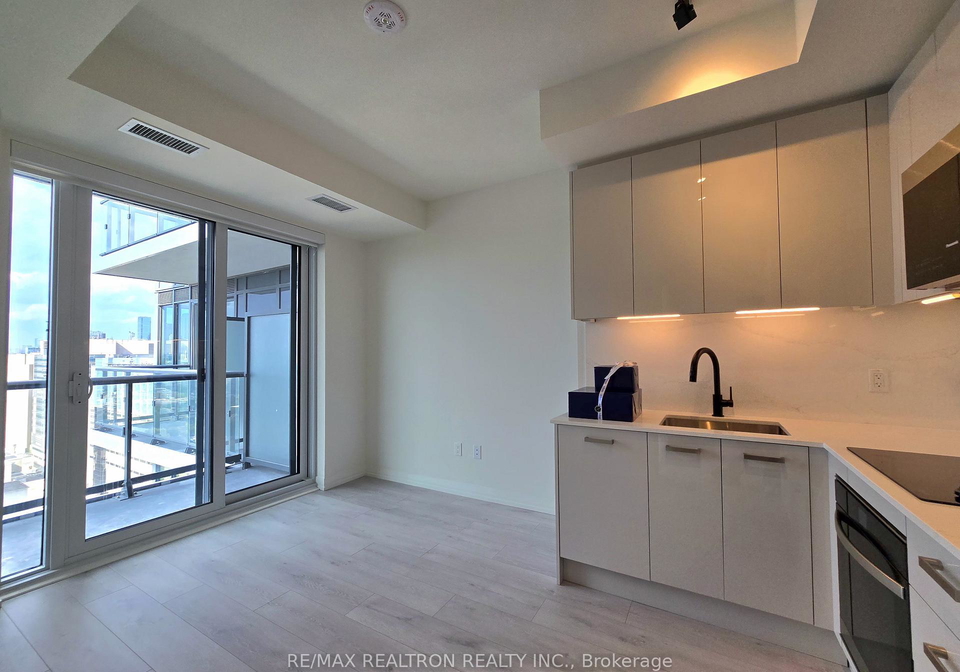 280-dundas-street-w-toronto-ontario-c13070182