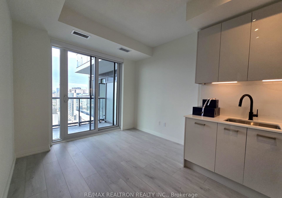 280-dundas-street-w-toronto-ontario-c13070182