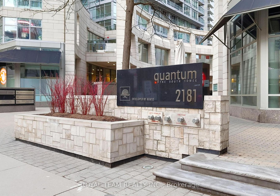 2181-yonge-street-toronto-ontario-c13070374