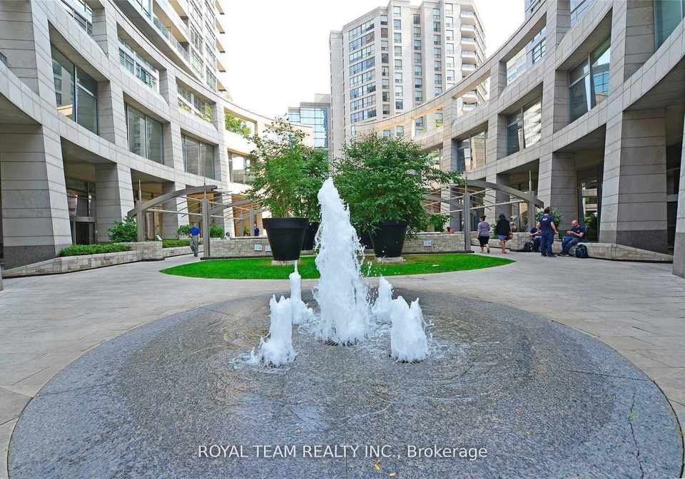 2181-yonge-street-toronto-ontario-c13070374