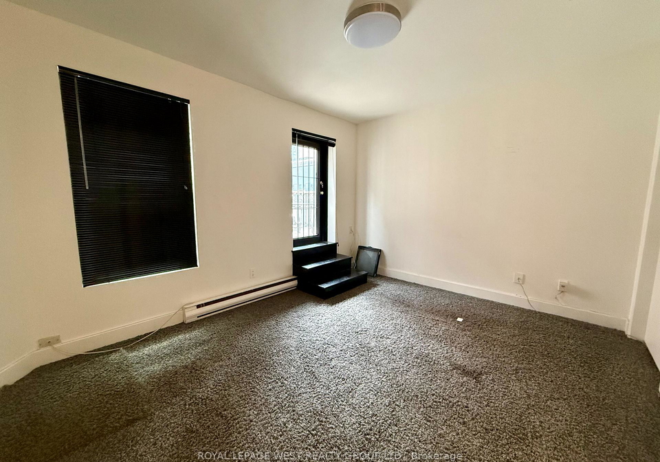 261-queen-street-w-toronto-ontario-c13070844