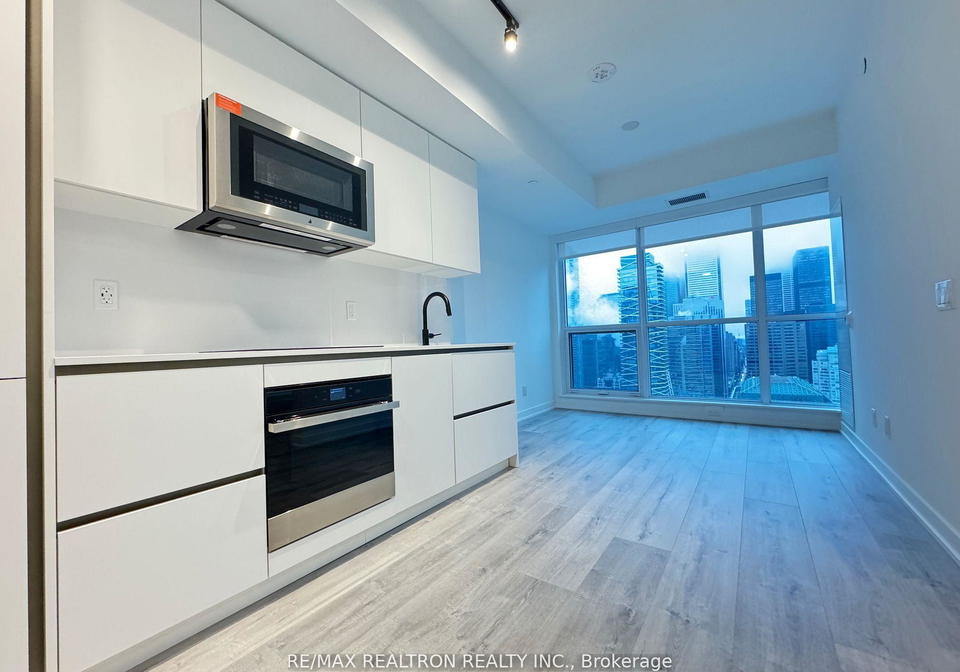 327-king-street-w-toronto-ontario-c13070872