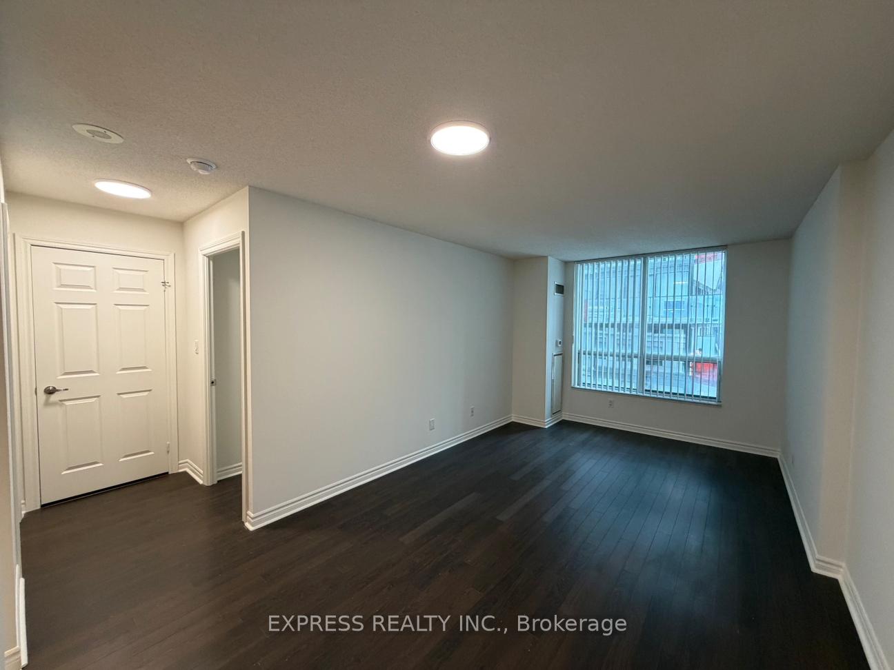 168-simcoe-street-toronto-ontario-c13070904