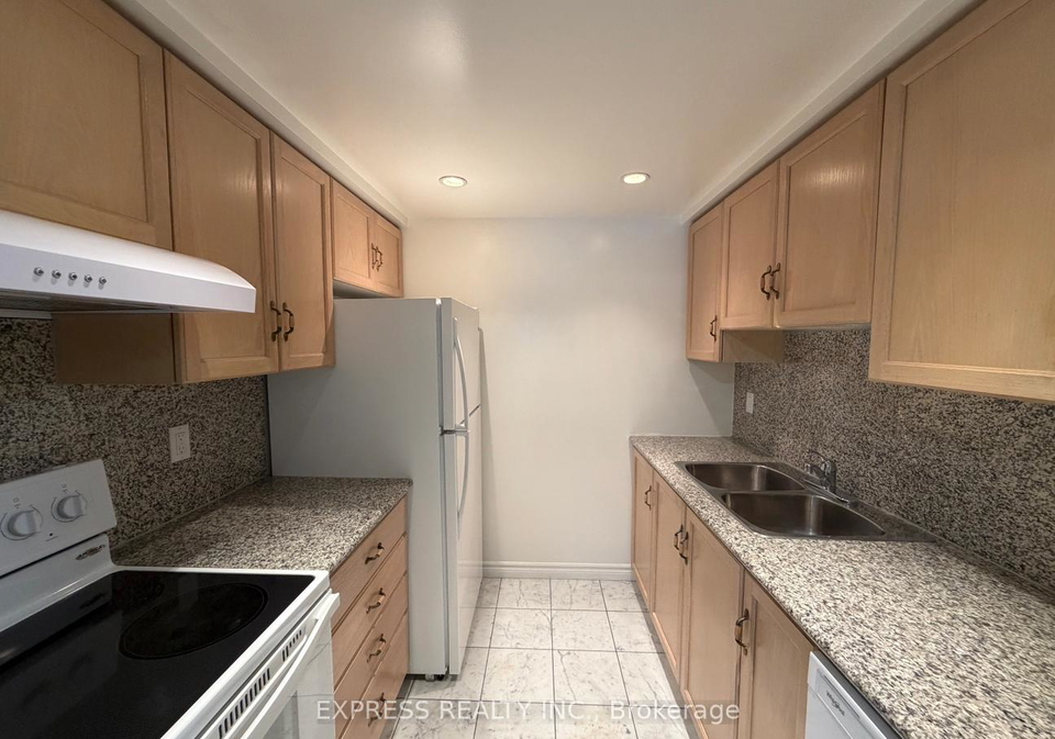 168-simcoe-street-toronto-ontario-c13070904