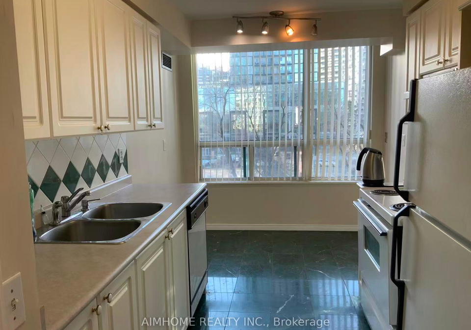 238-doris-avenue-north-york-ontario-c13072442